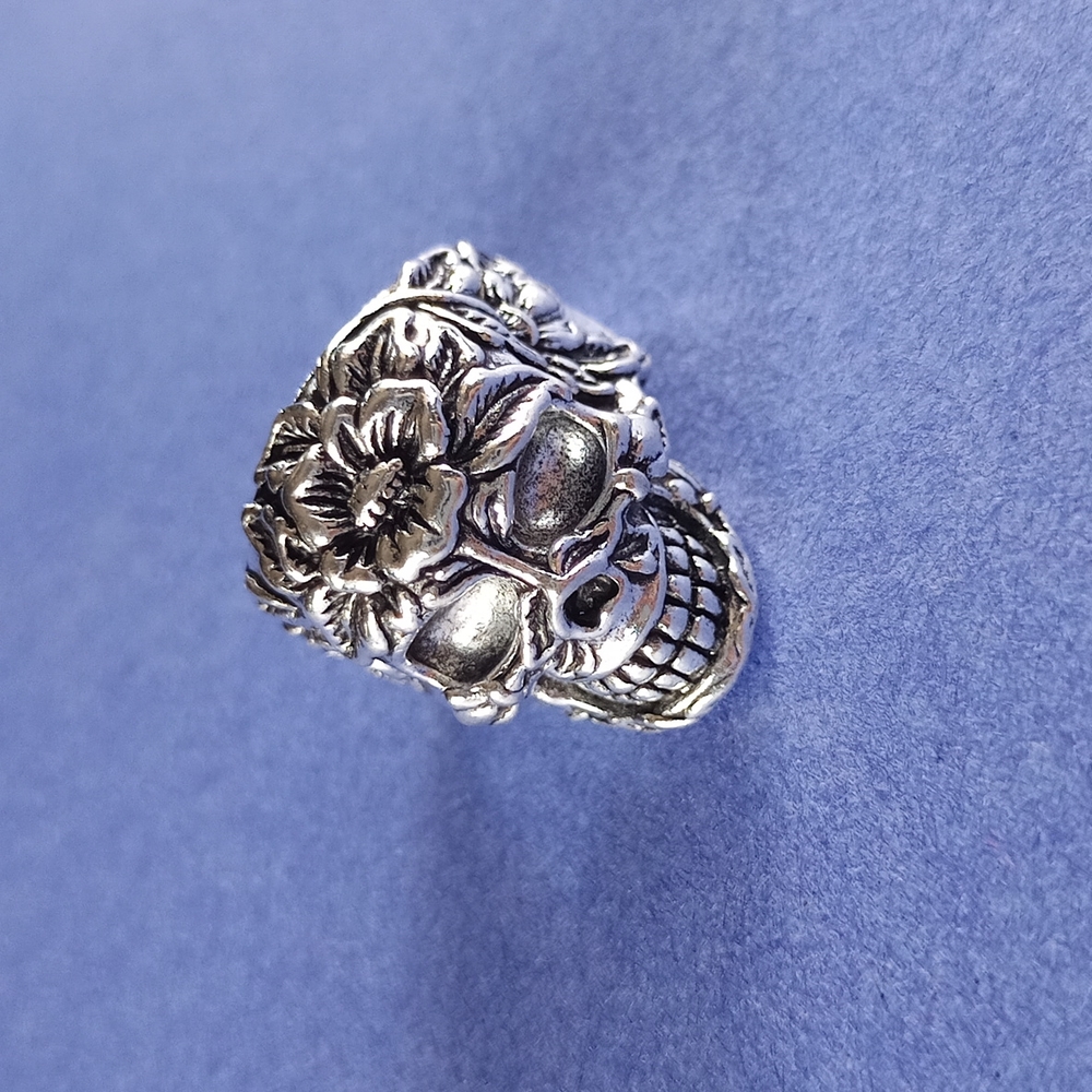 Beautiful Floral Skull Gothic Ring - Picture 5 of 5